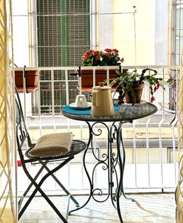 Camera con balcone quartiere chiaia Napoli